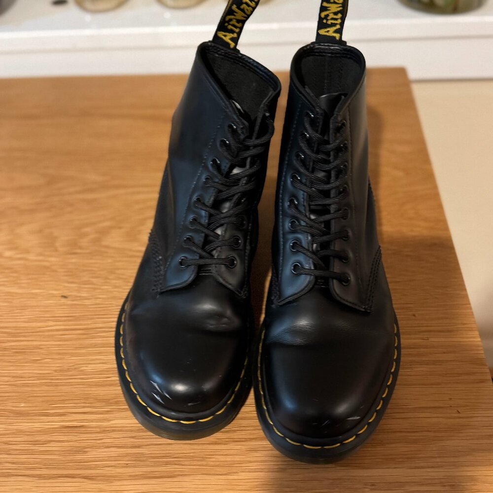 Dr Martens- 1460 Smooth Leather Lace Up Boots BLACK